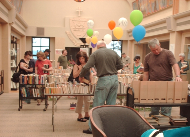 Shoppers browse the 2008 Book Sale